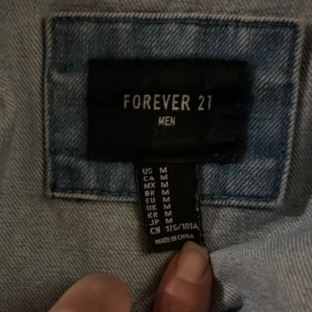 Forever 21 Light Blue Distressed Denim Jacket Men’s Sz Medium EUC - Picture 3 of 3